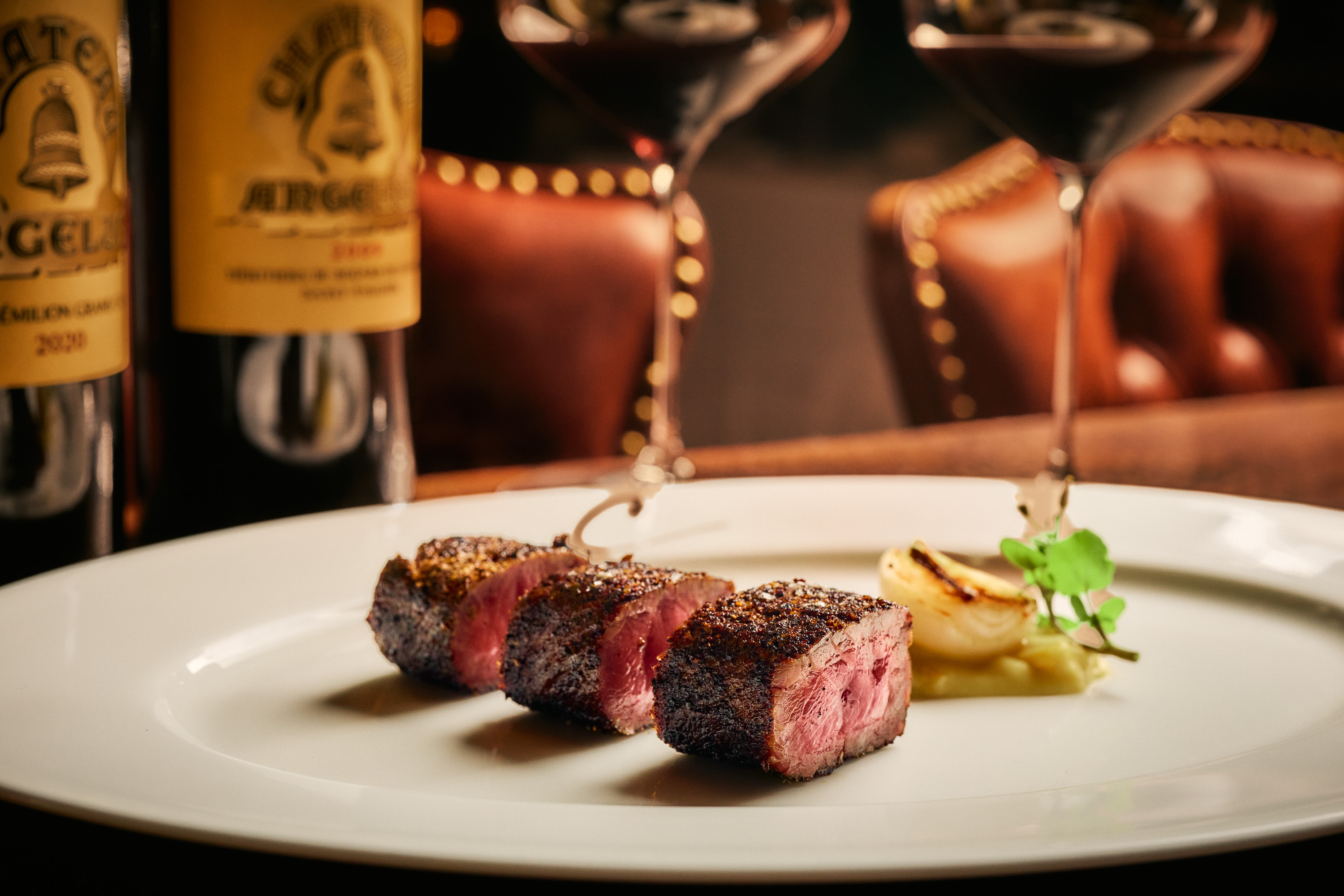 Steak and wine served at a Cattlemen’s Club dining table